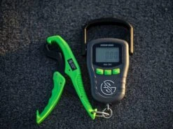 Googan Squad Digital Scale -Cheap Fishing Shop scalelifestyle2